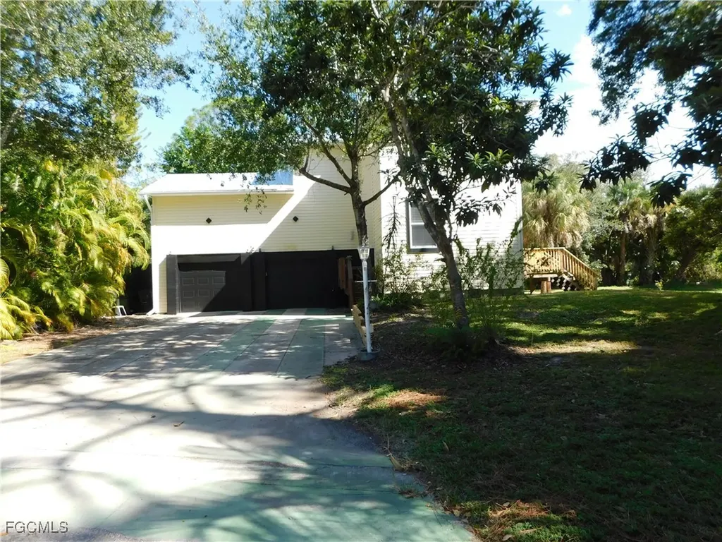 16990 Laurelin Court North Fort Myers FL 33917