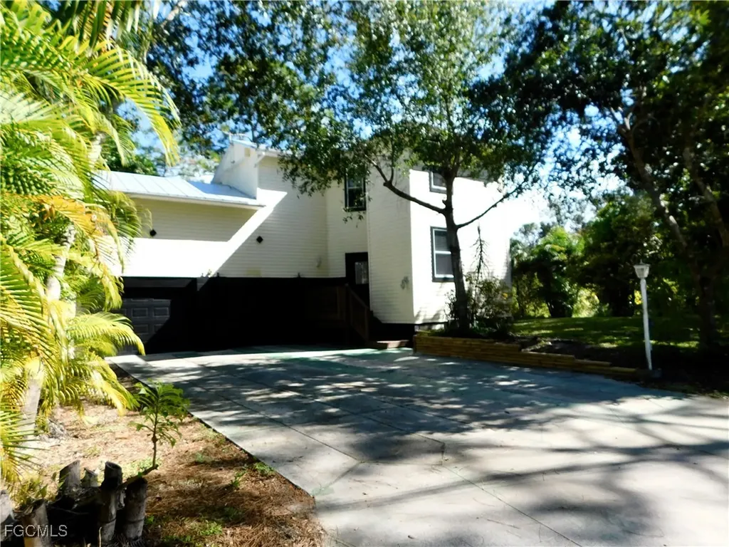 16990 Laurelin Court North Fort Myers FL 33917