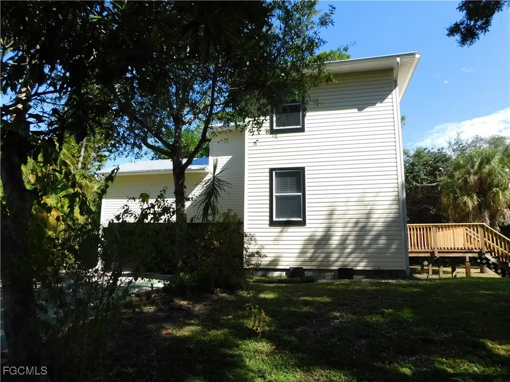 16990 Laurelin Court North Fort Myers FL 33917