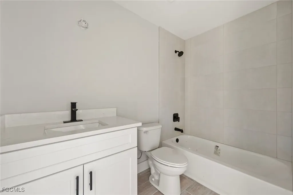 1425 NE 44th Street Cape Coral FL 33909