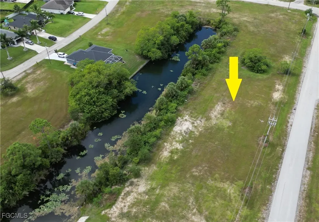 818 NE 32nd Lane Cape Coral FL 33909