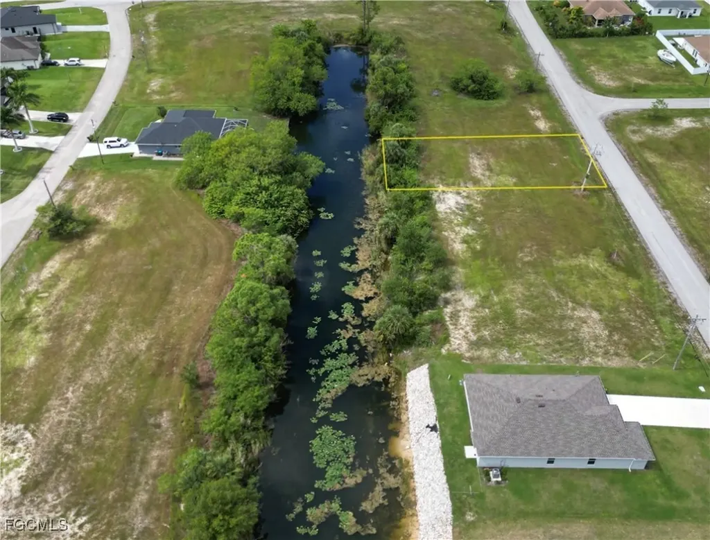 818 NE 32nd Lane Cape Coral FL 33909