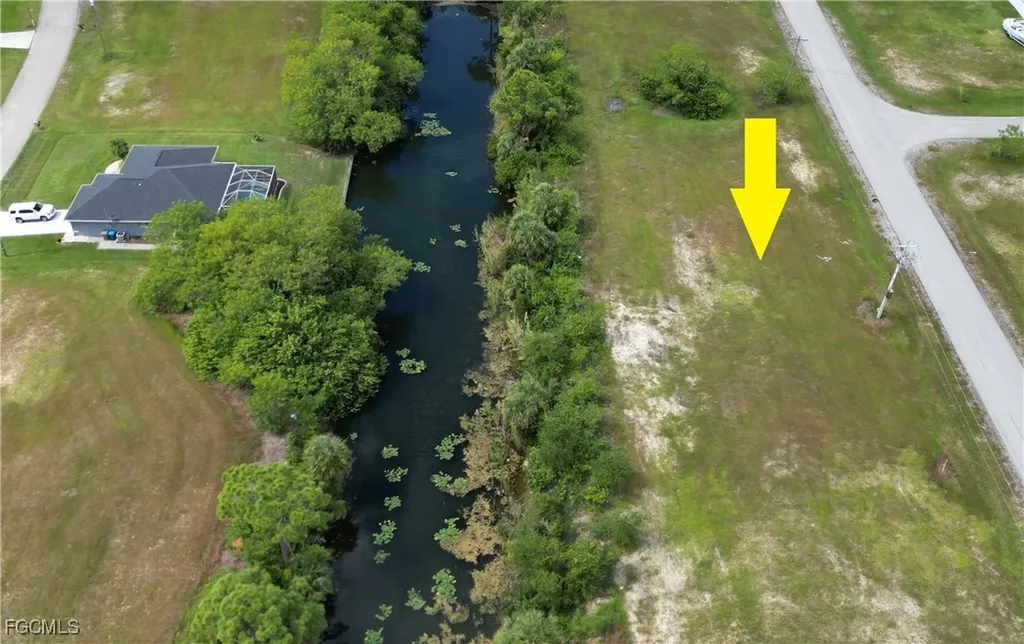 818 NE 32nd Lane Cape Coral FL 33909