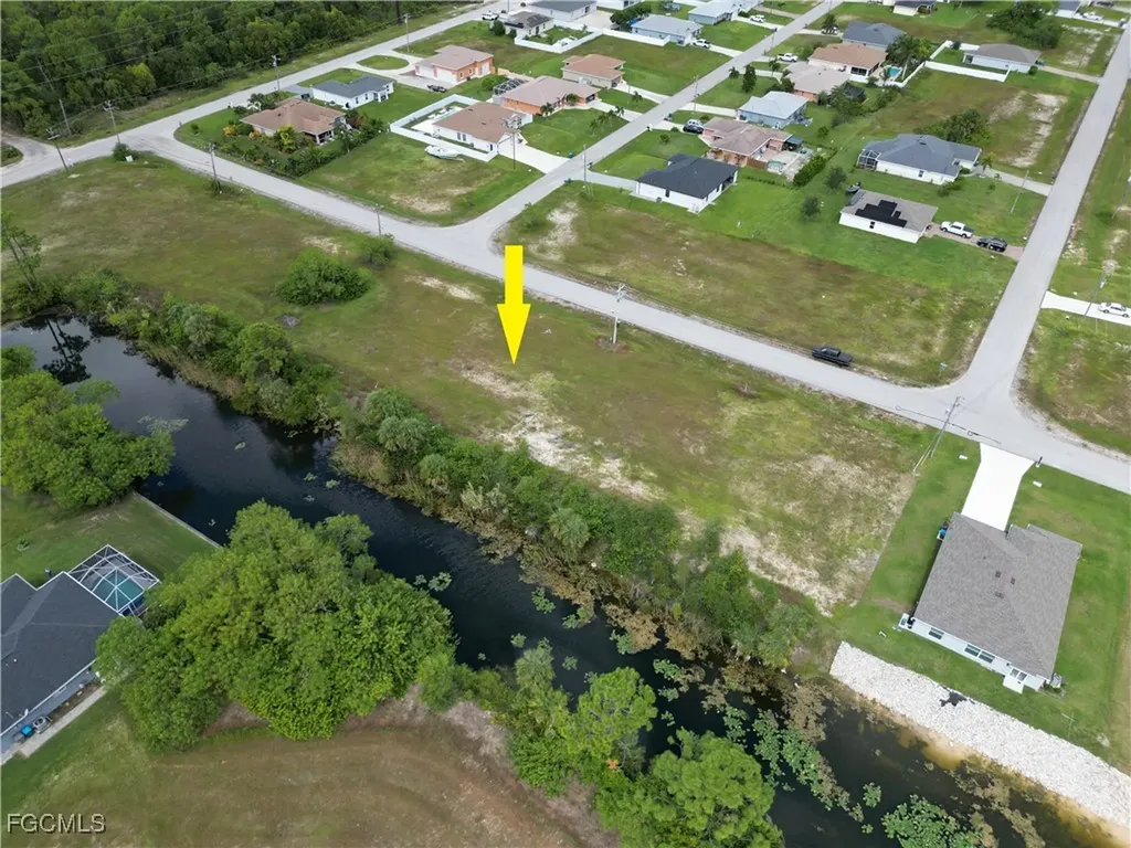 818 NE 32nd Lane Cape Coral FL 33909