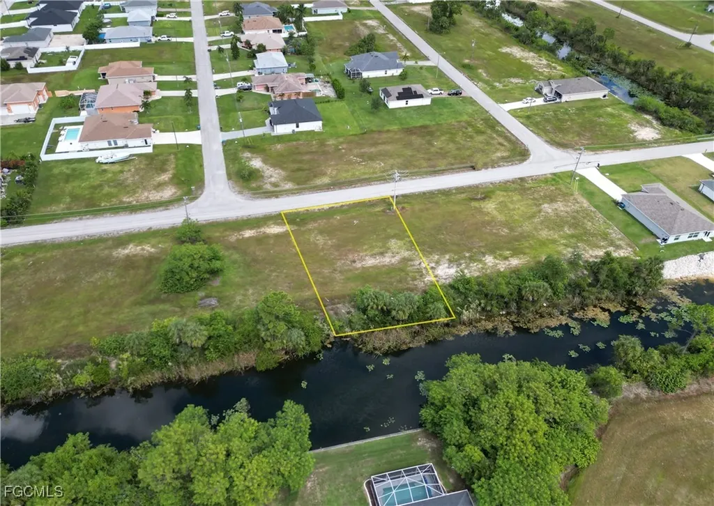 818 NE 32nd Lane Cape Coral FL 33909