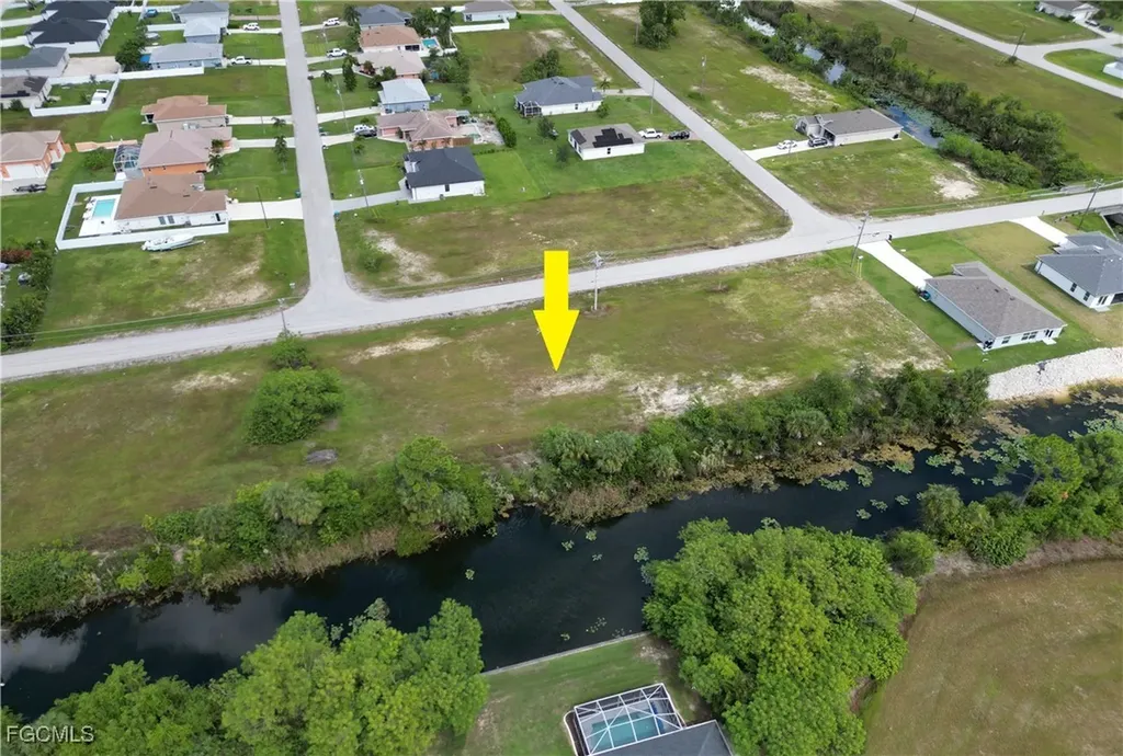 818 NE 32nd Lane Cape Coral FL 33909