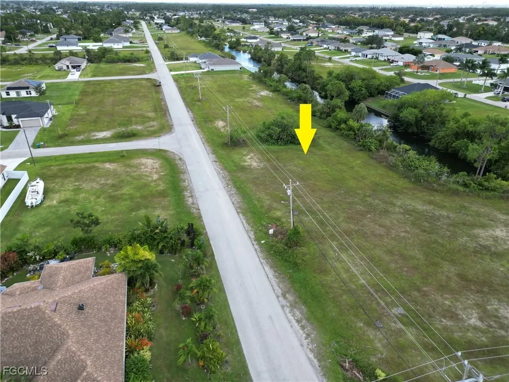 818 NE 32nd Lane Cape Coral FL 33909