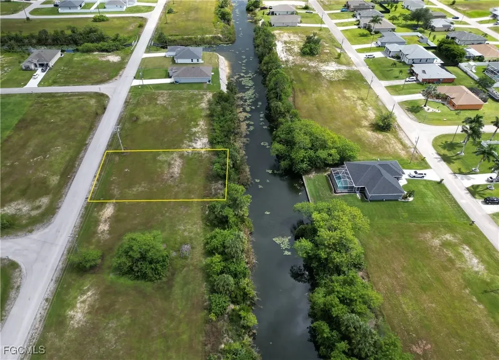 818 NE 32nd Lane Cape Coral FL 33909