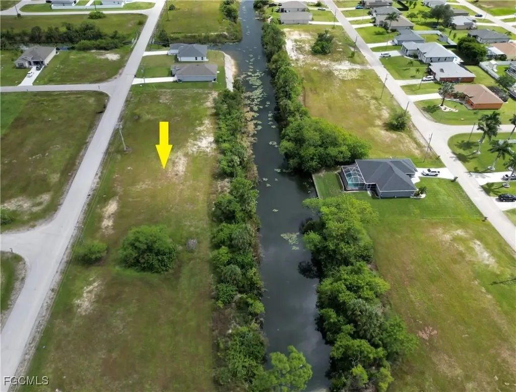 818 NE 32nd Lane Cape Coral FL 33909