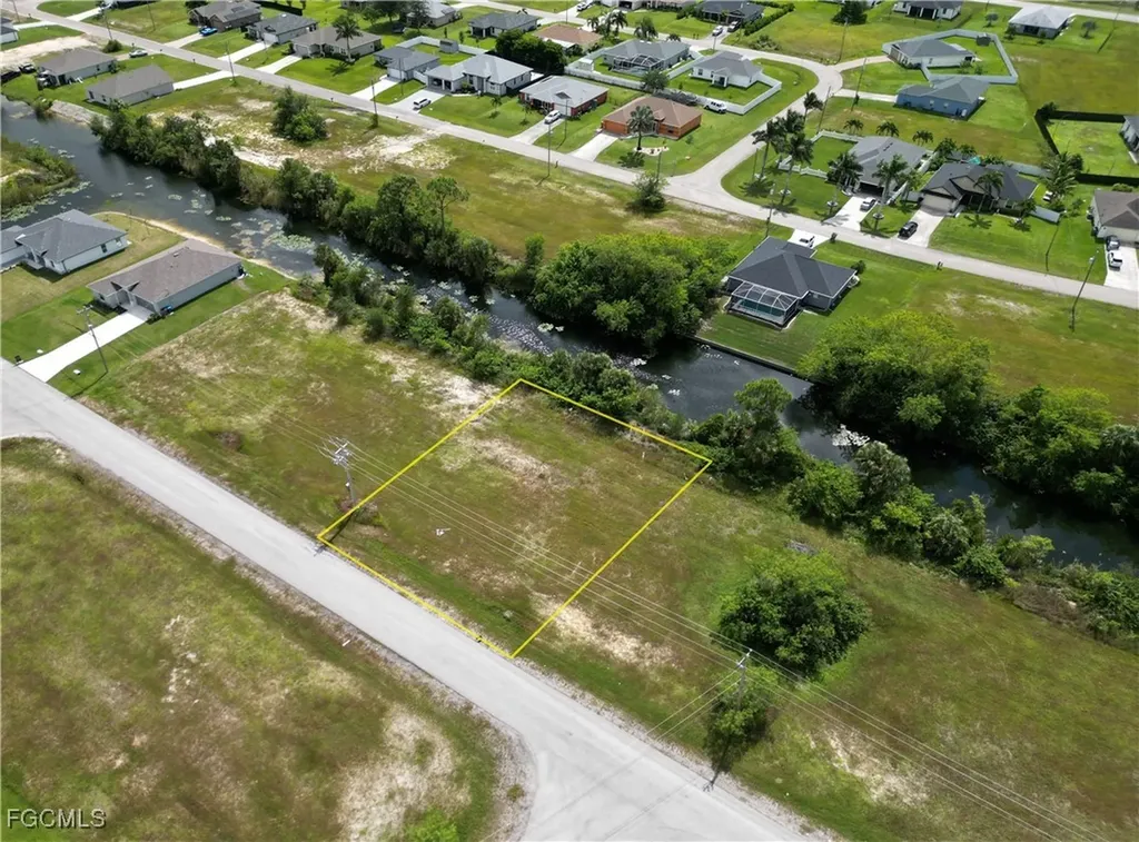 818 NE 32nd Lane Cape Coral FL 33909