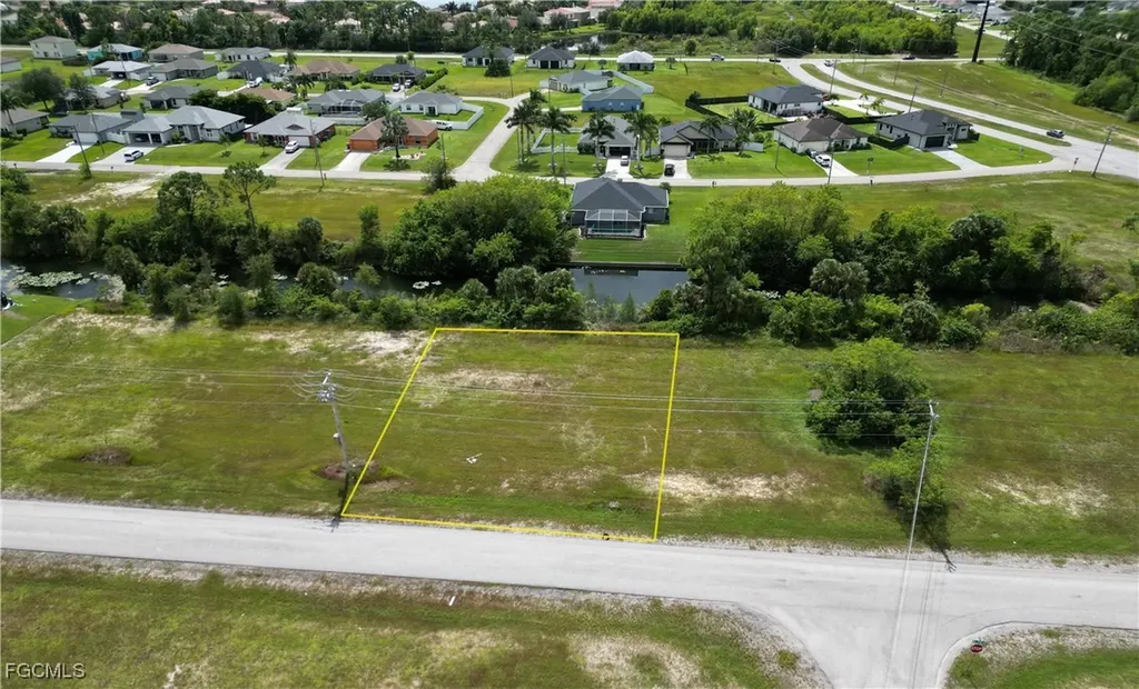 818 NE 32nd Lane Cape Coral FL 33909