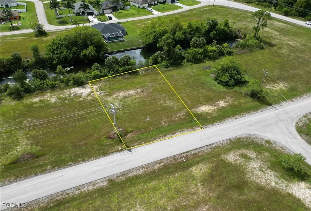 818 NE 32nd Lane Cape Coral FL 33909