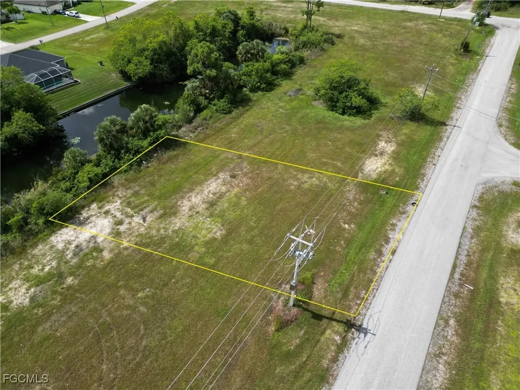 818 NE 32nd Lane Cape Coral FL 33909