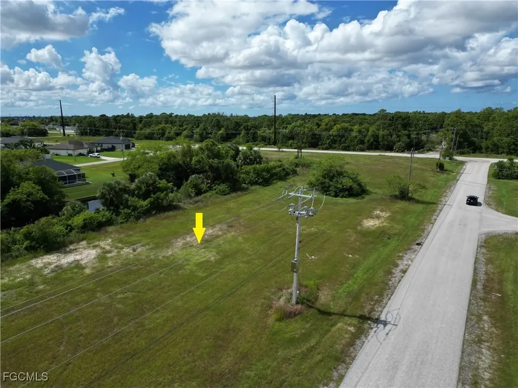 818 NE 32nd Lane Cape Coral FL 33909