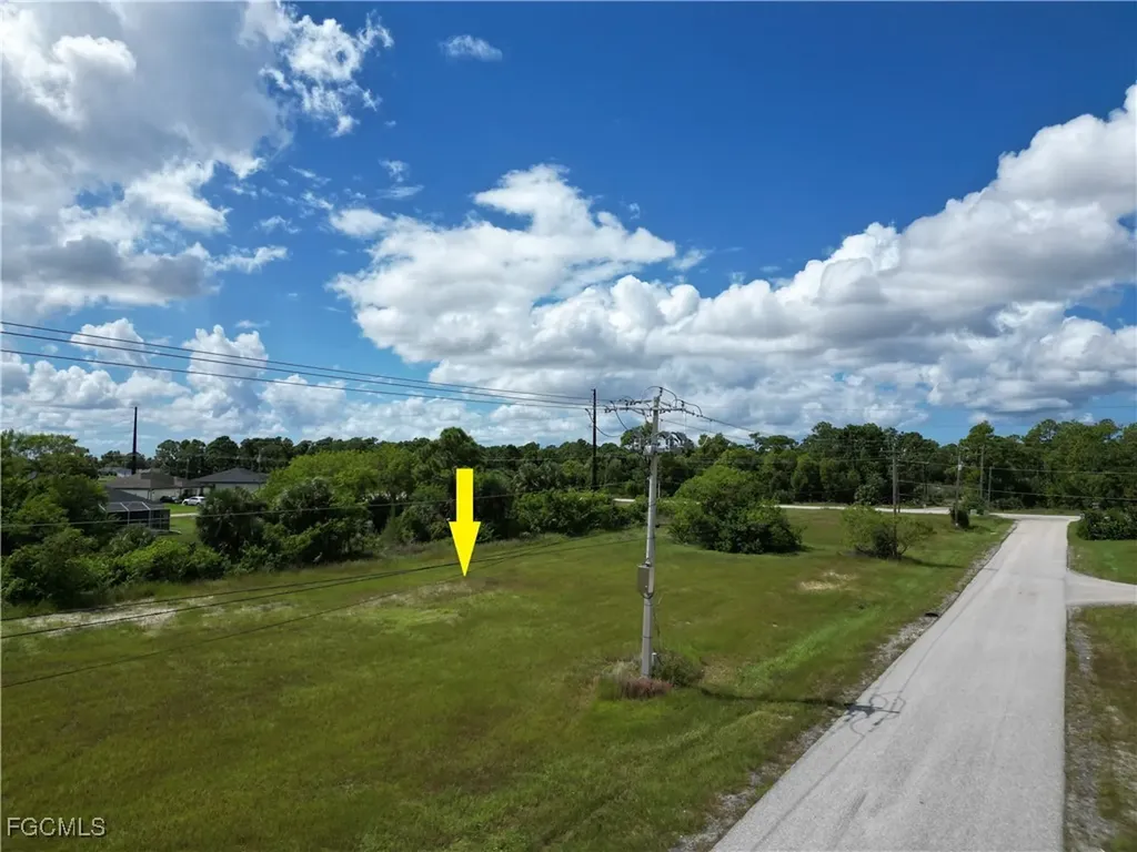 818 NE 32nd Lane Cape Coral FL 33909