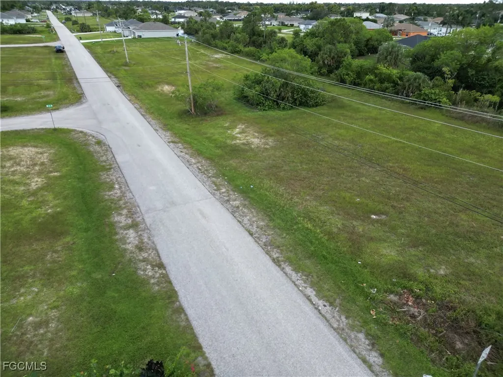 818 NE 32nd Lane Cape Coral FL 33909