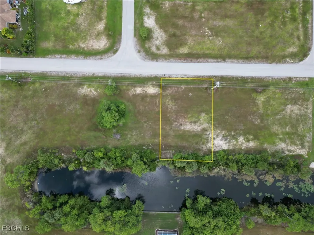 818 NE 32nd Lane Cape Coral FL 33909