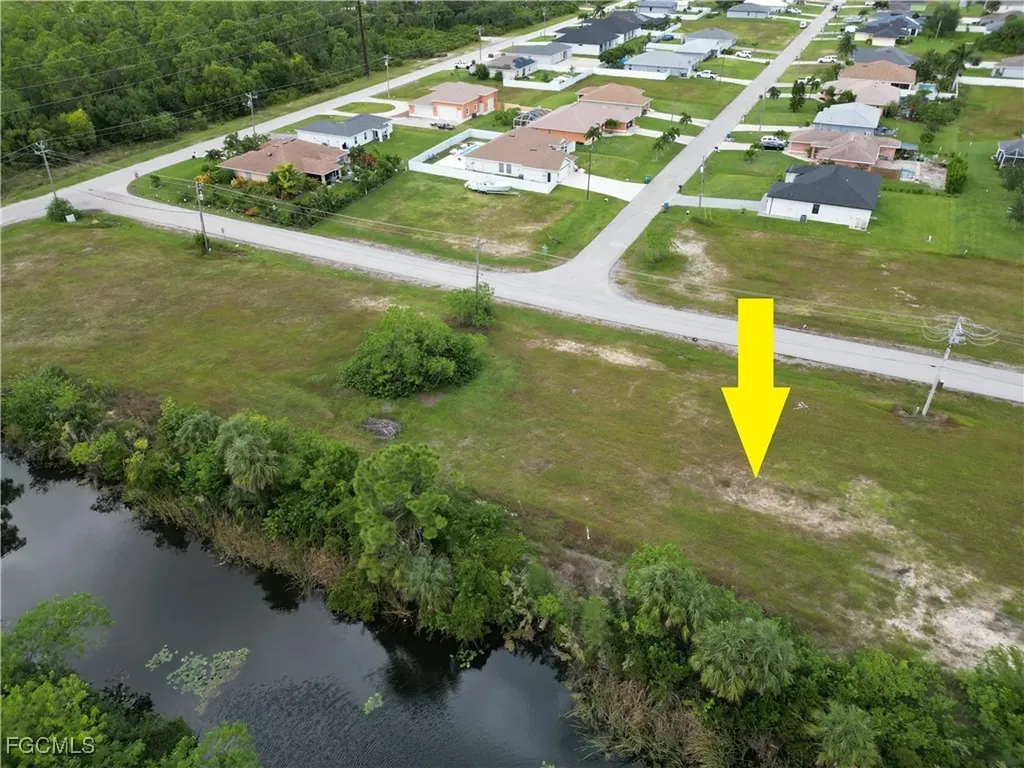 818 NE 32nd Lane Cape Coral FL 33909