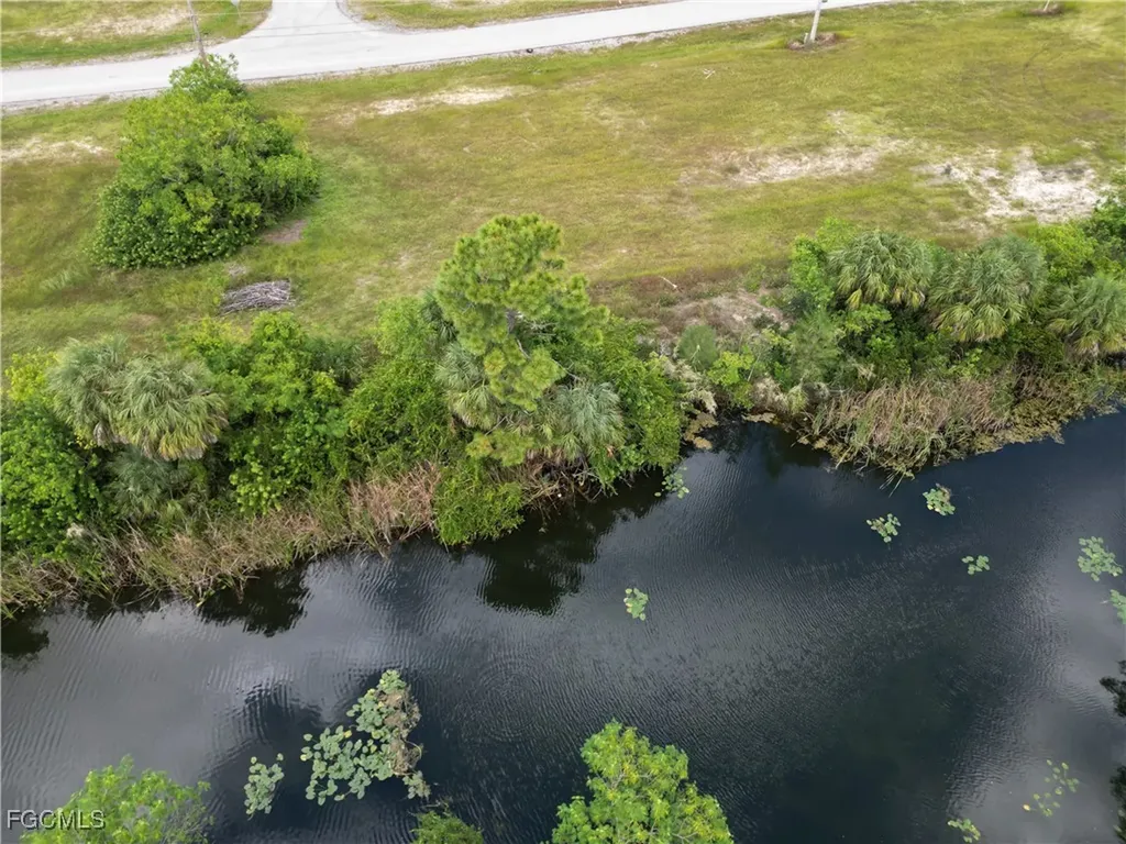 818 NE 32nd Lane Cape Coral FL 33909