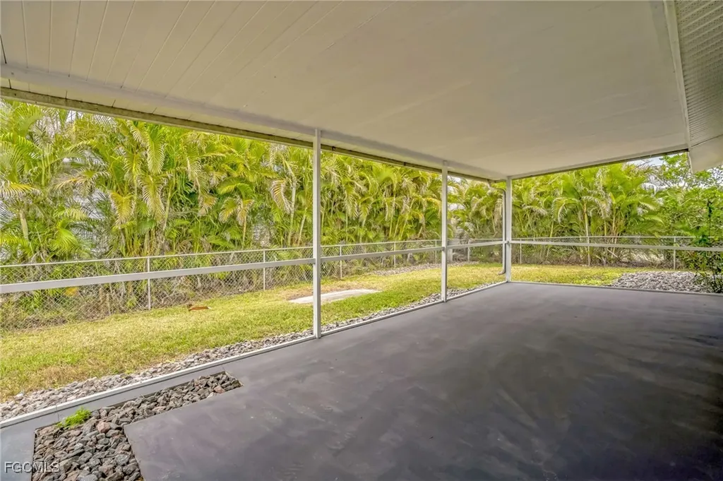 6064 Park Road Fort Myers FL 33908