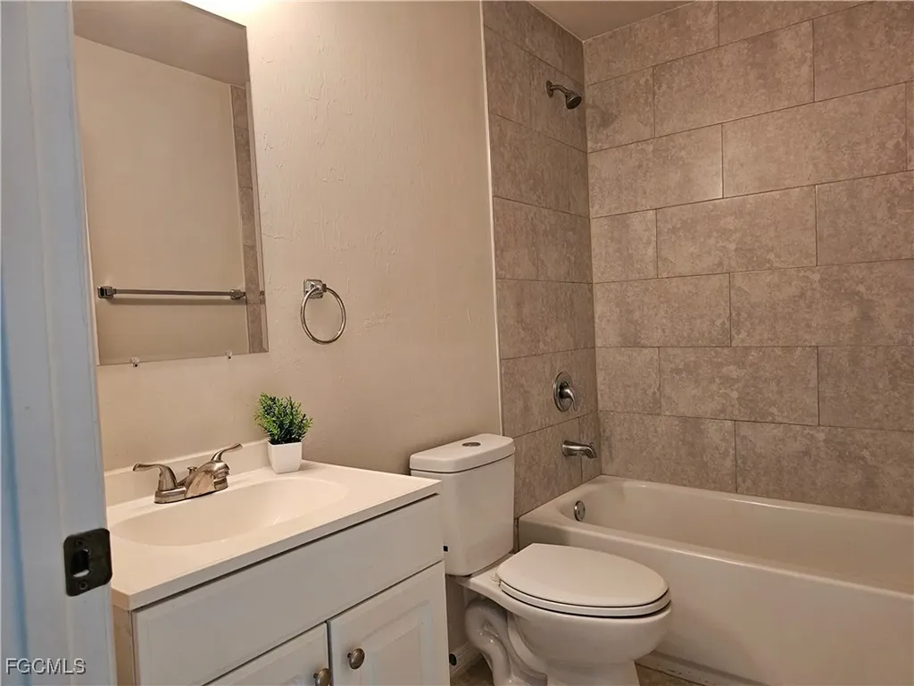 545 SE 4th Terrace Cape Coral FL 33990