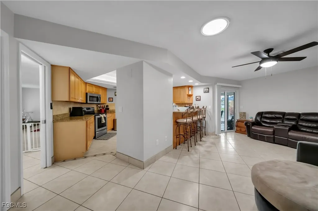 3746 SE 1st Place Cape Coral FL 33904