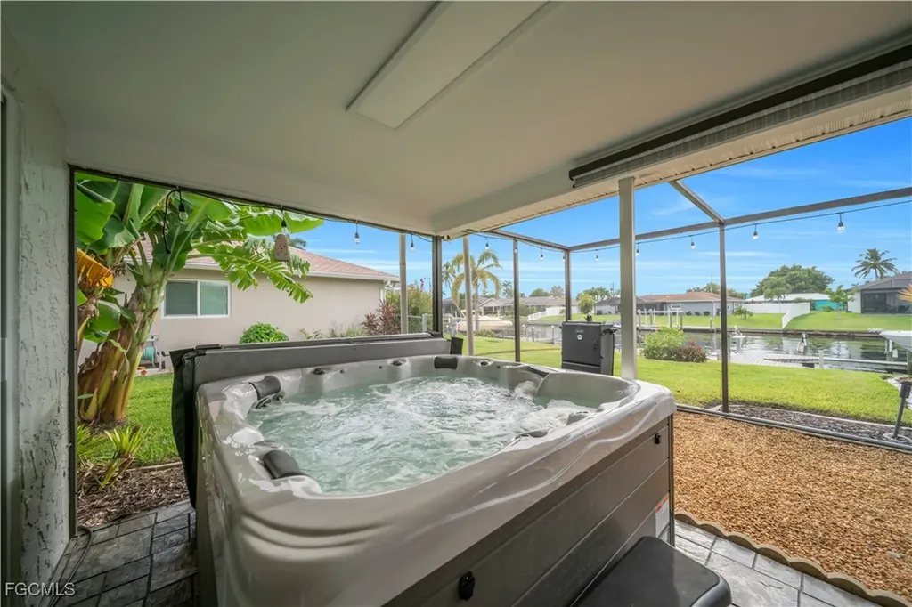 3746 SE 1st Place Cape Coral FL 33904