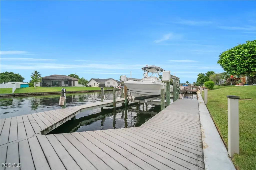 3746 SE 1st Place Cape Coral FL 33904