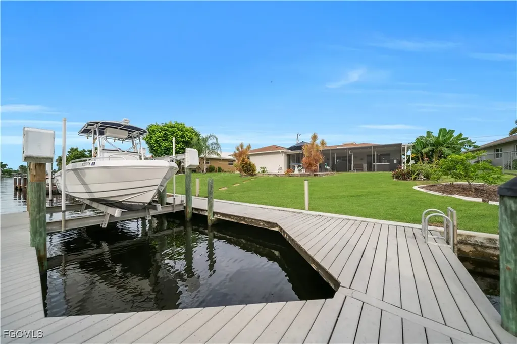 3746 SE 1st Place Cape Coral FL 33904