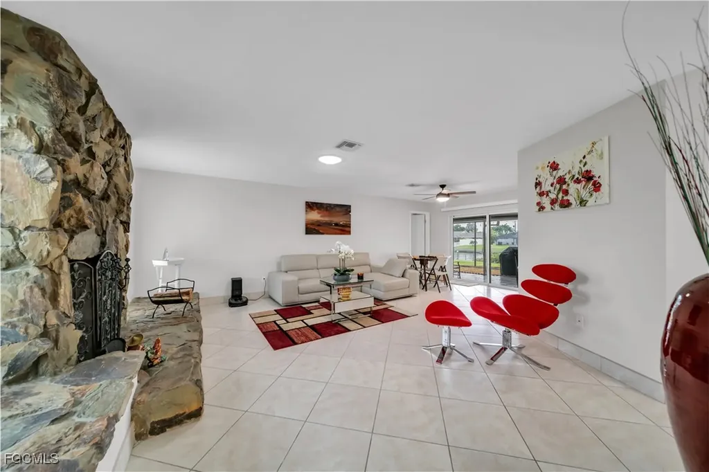 3746 SE 1st Place Cape Coral FL 33904