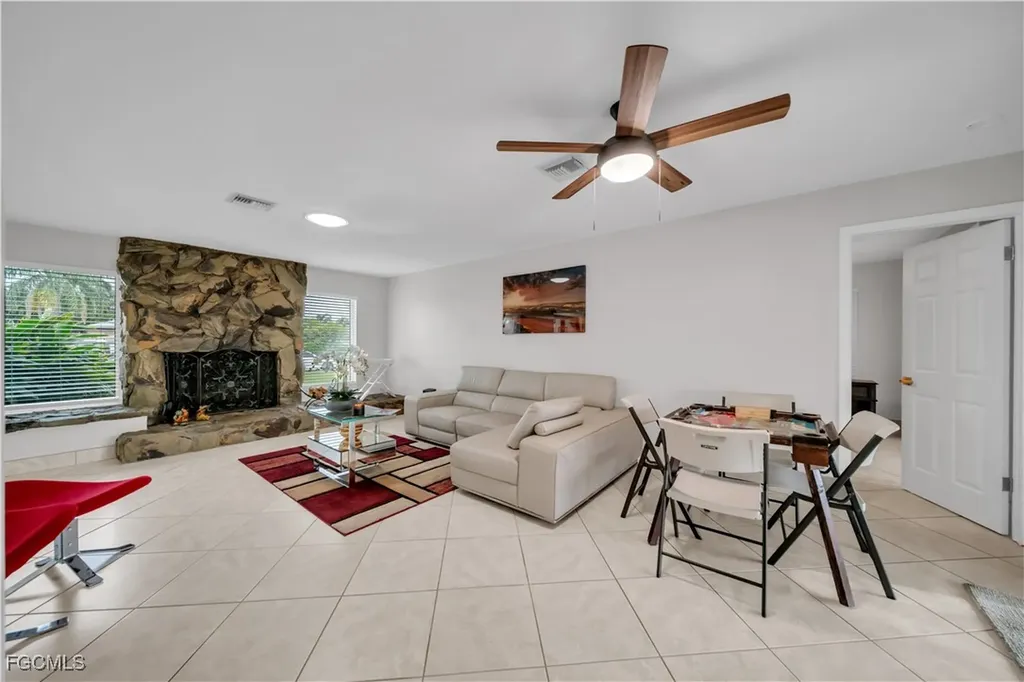 3746 SE 1st Place Cape Coral FL 33904