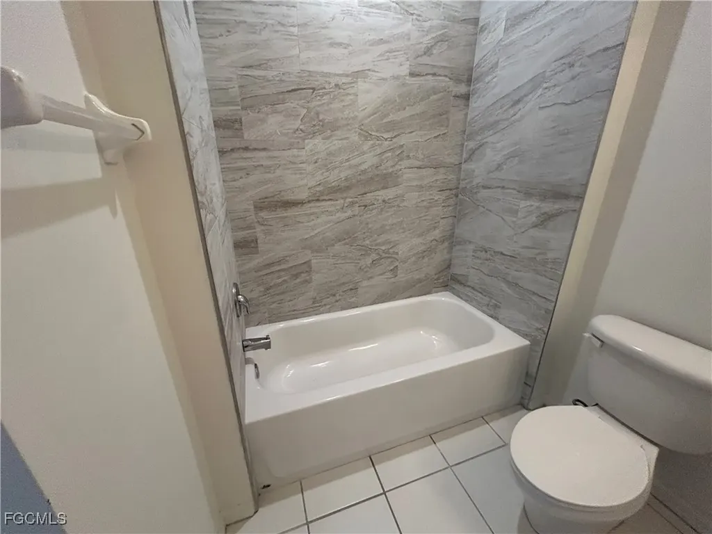 4255 Liron Avenue Fort Myers FL 33916