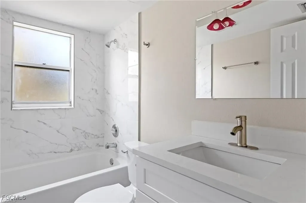 5705 Foxlake Drive North Fort Myers FL 33917