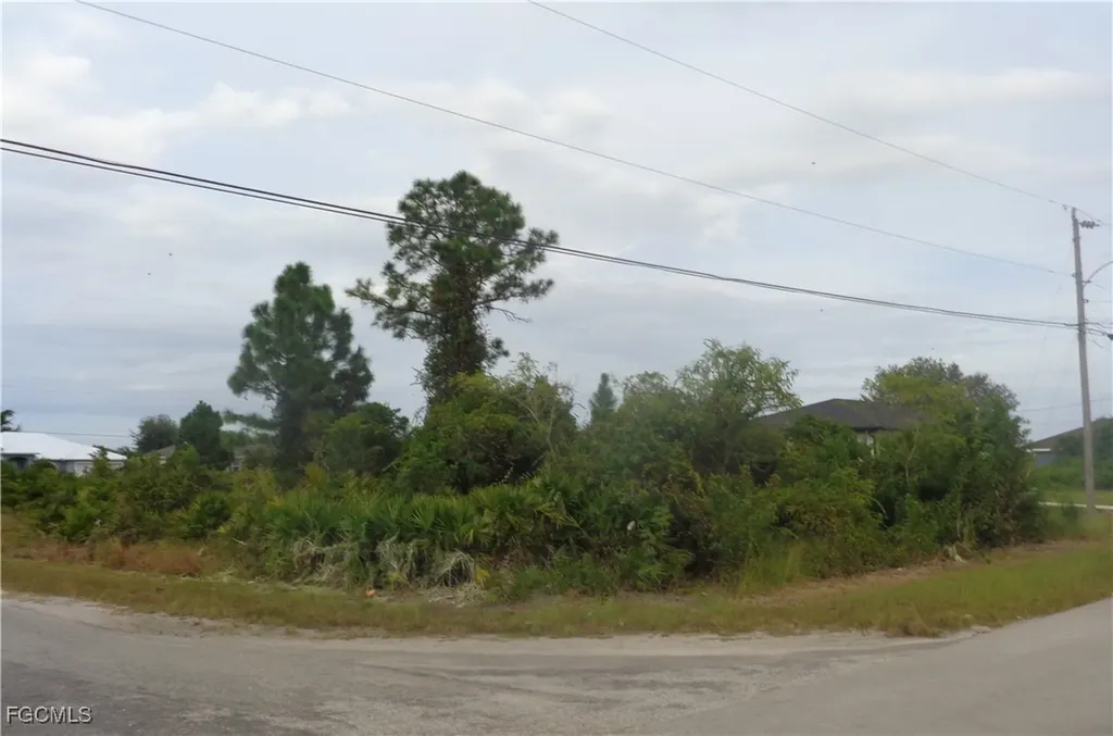 2516 31st Street SW Lehigh Acres FL 33976