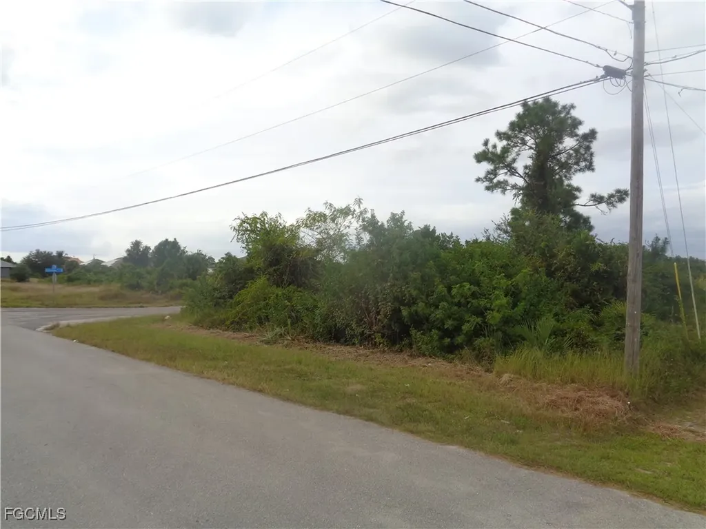 2516 31st Street SW Lehigh Acres FL 33976