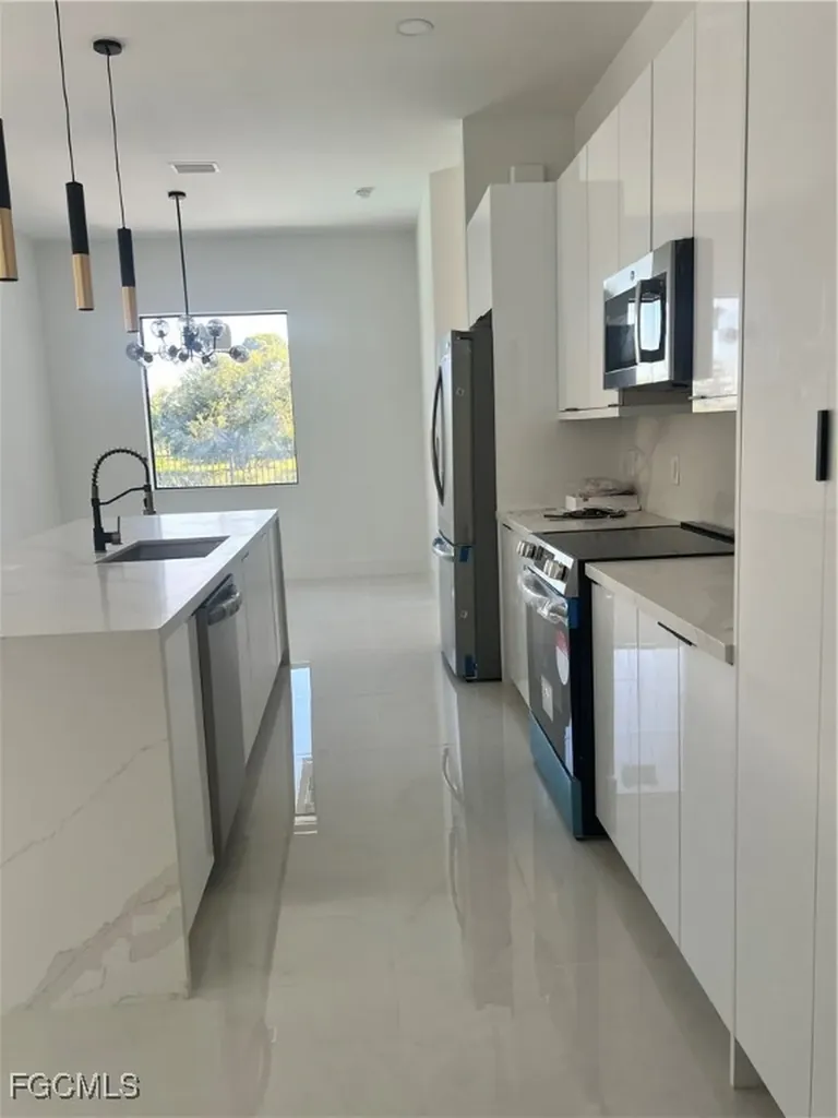 2010 NW 6th Terrace Cape Coral FL 33993