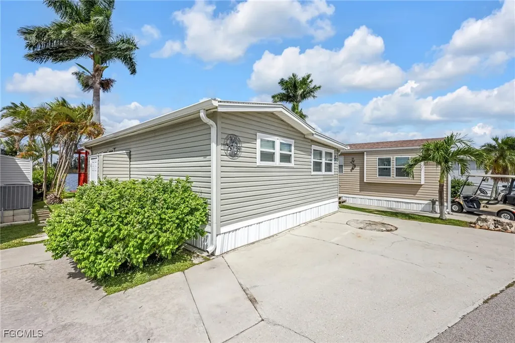 7031 Armadillo Way Fort Myers FL 33967