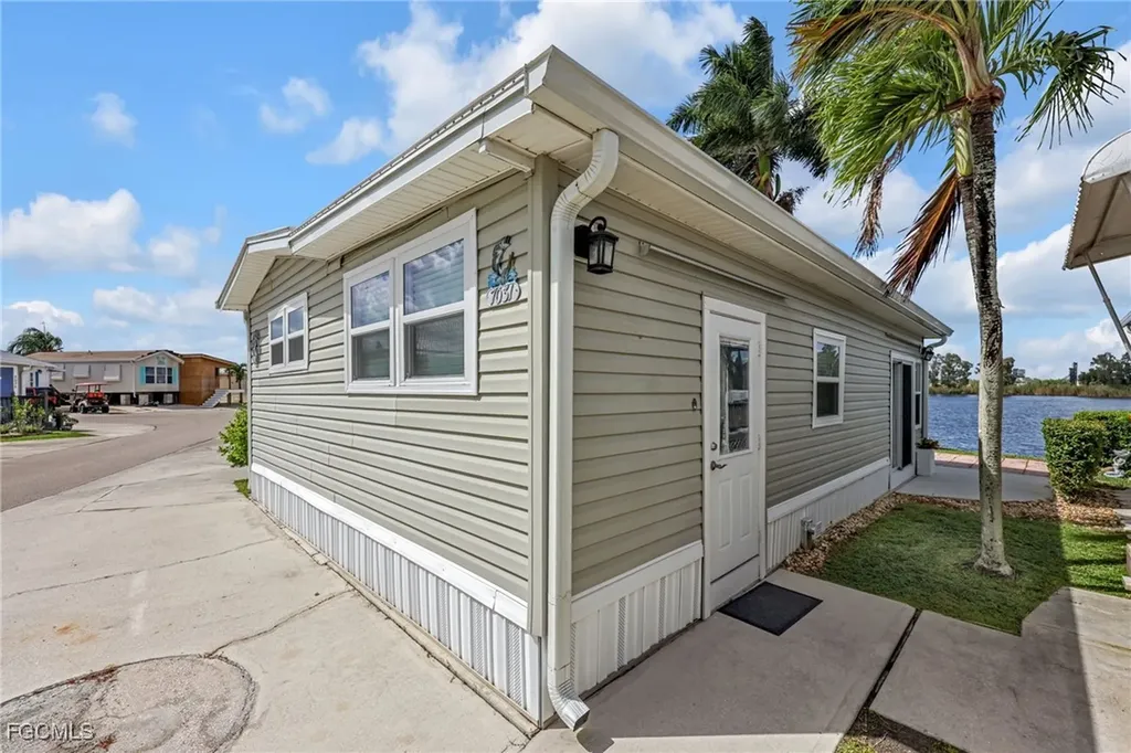 7031 Armadillo Way Fort Myers FL 33967