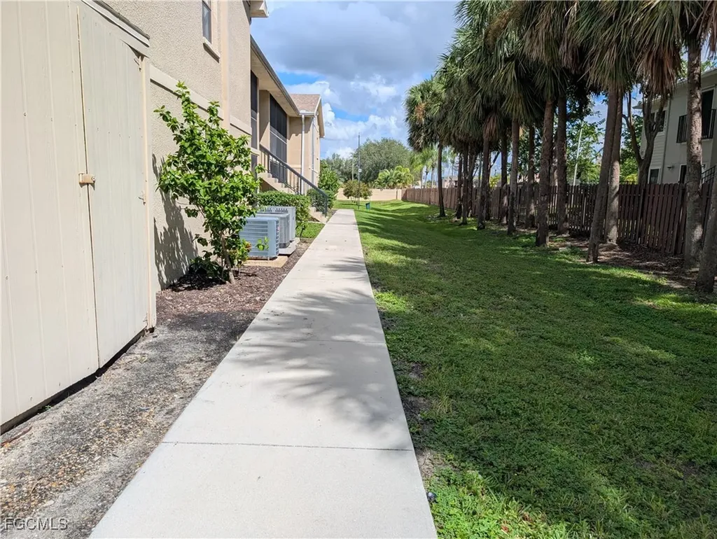 5305 Summerlin Road Fort Myers FL 33919