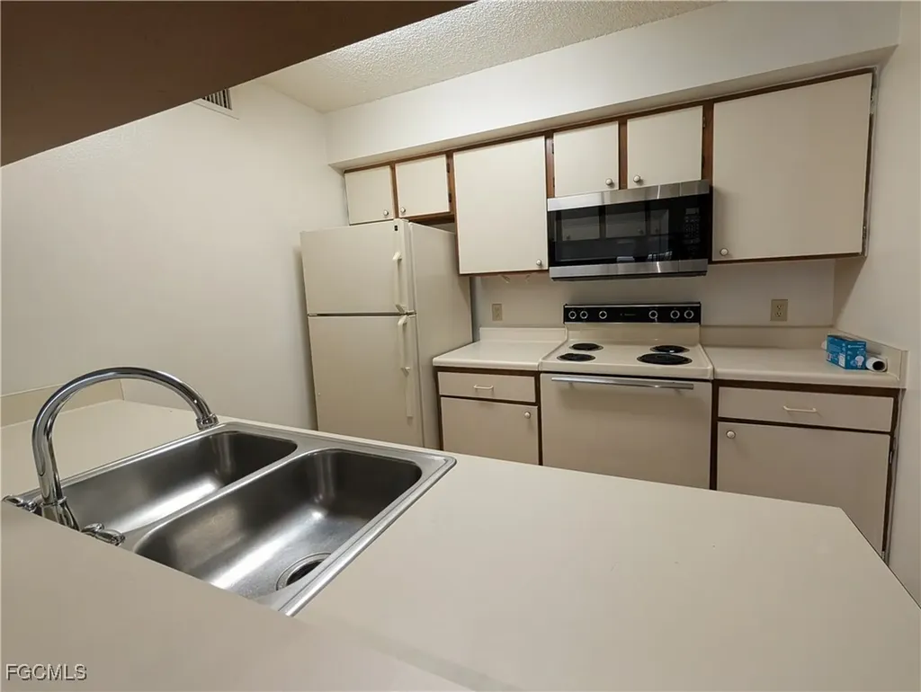 5305 Summerlin Road Fort Myers FL 33919