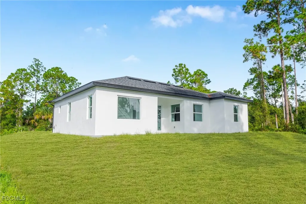 333 Lownde Avenue S Lehigh Acres FL 33974
