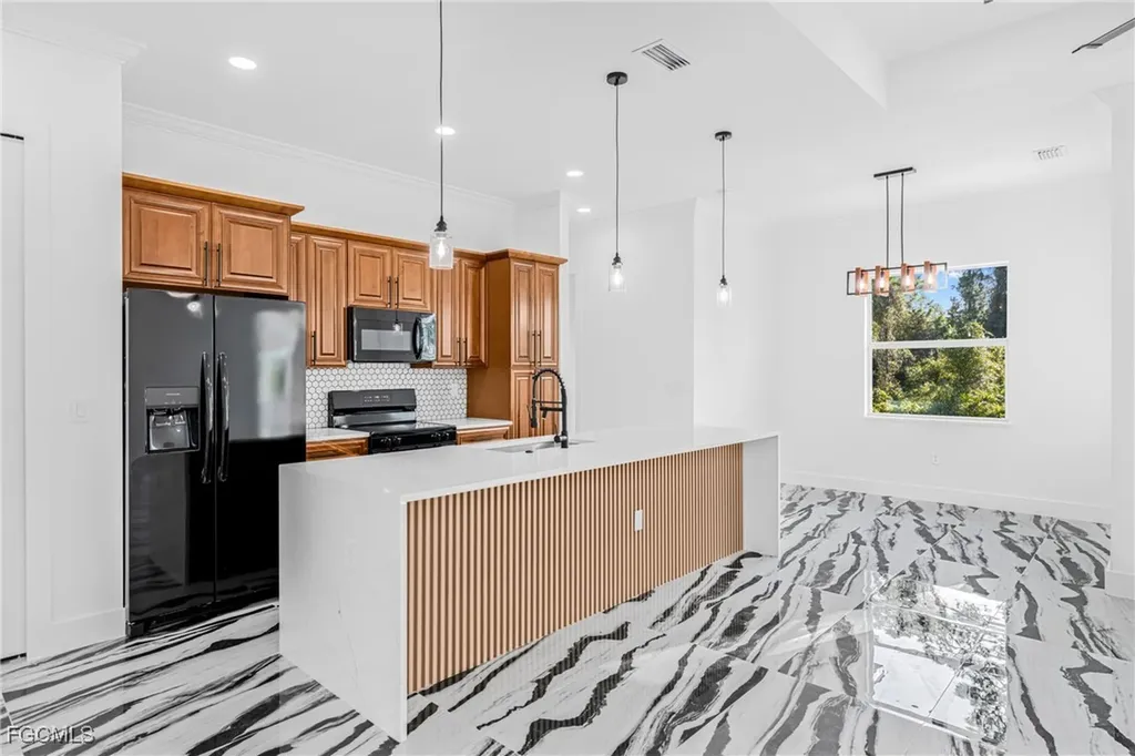 333 Lownde Avenue S Lehigh Acres FL 33974