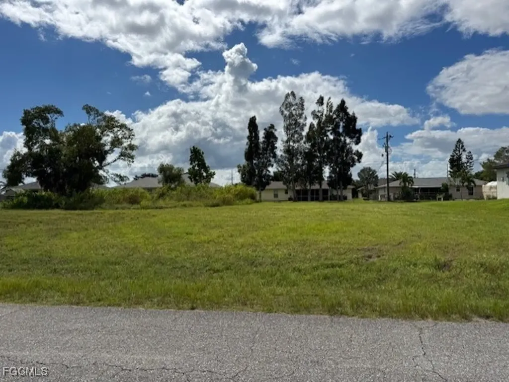 2116 NE 25th Terrace Cape Coral FL 33909
