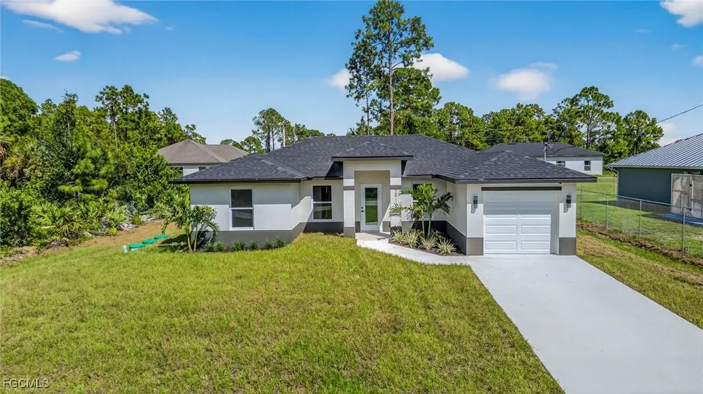 2916 Dora Avenue N Lehigh Acres FL 33971