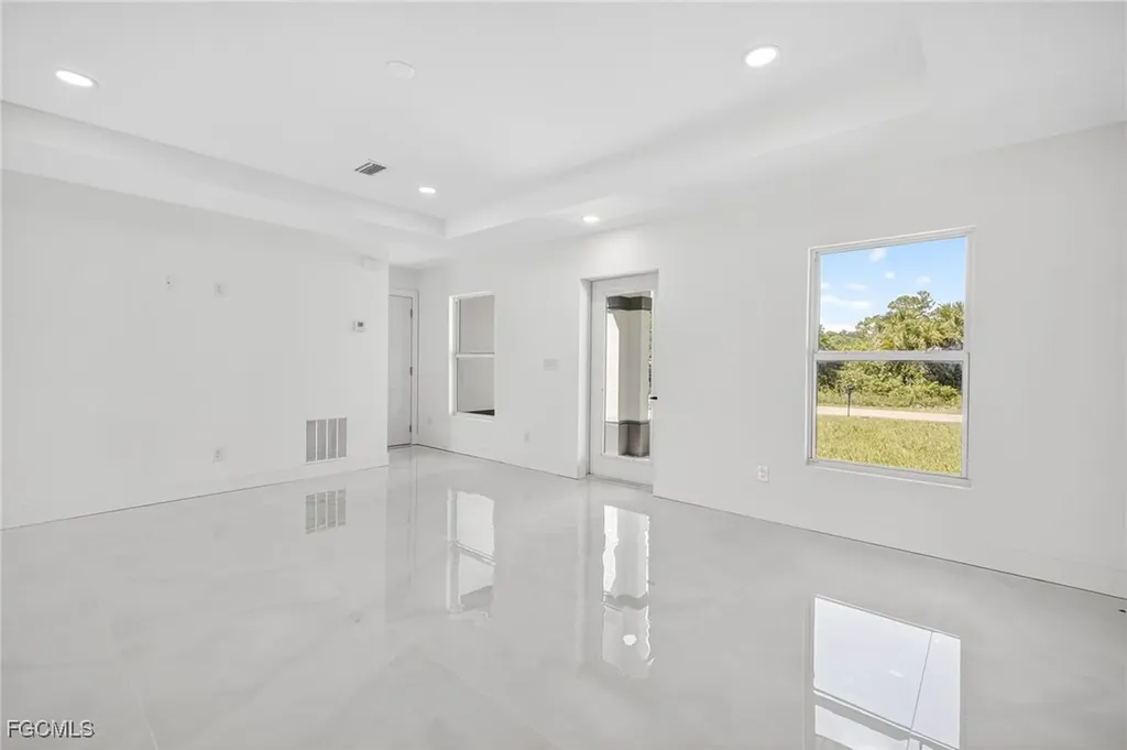 2916 Dora Avenue N Lehigh Acres FL 33971