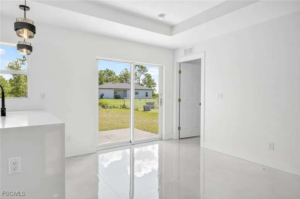 2916 Dora Avenue N Lehigh Acres FL 33971