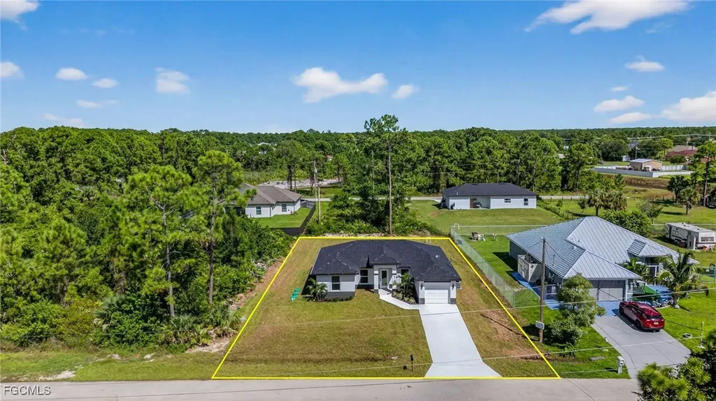 2916 Dora Avenue N Lehigh Acres FL 33971