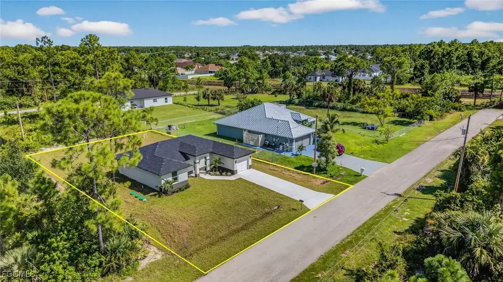 2916 Dora Avenue N Lehigh Acres FL 33971