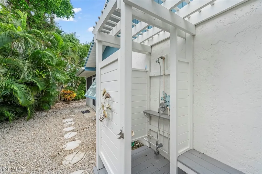 513 Rabbit Road Sanibel FL 33957