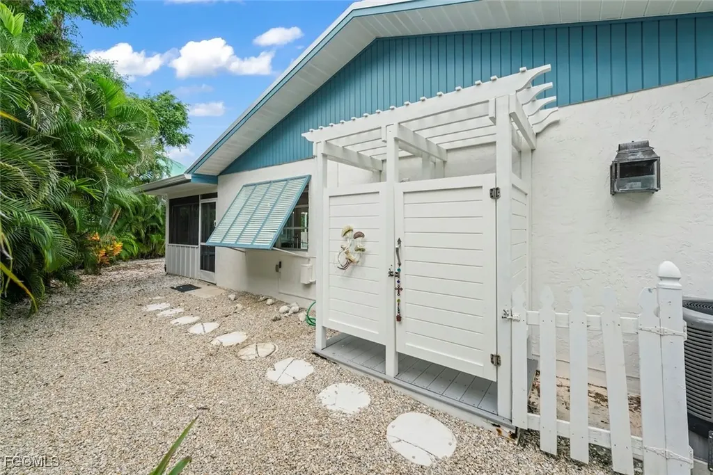 513 Rabbit Road Sanibel FL 33957